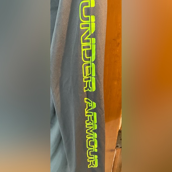 Kids Under Armour Light Weight Quarter zip - Picture 4 of 4